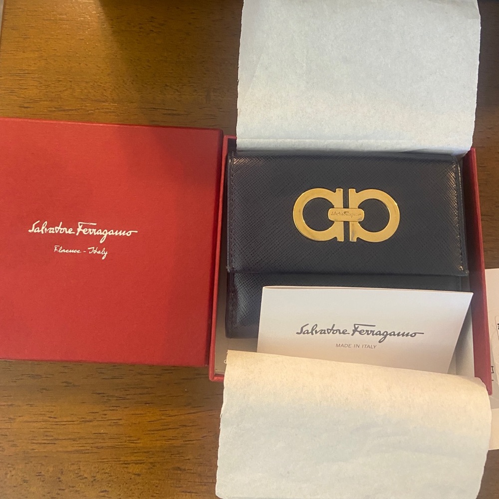 Ferragamo Gancini wallet !